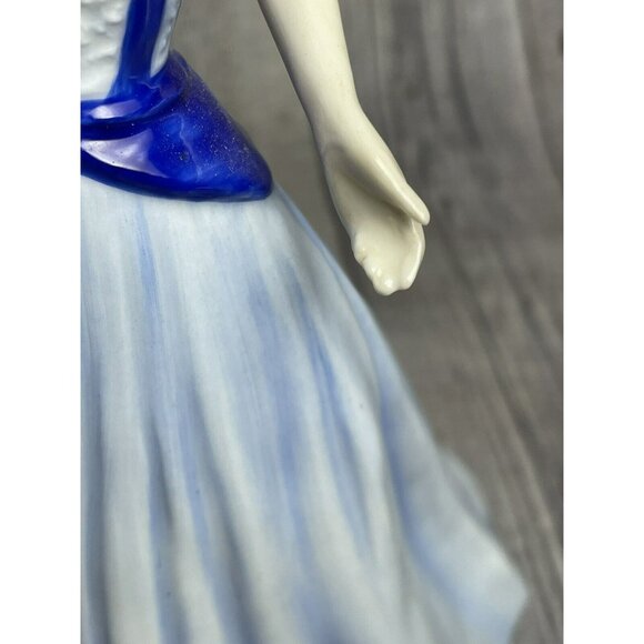 ROYAL DOULTON Moonlight Gaze HN4362 - 2002 Lady of the Year - Picture 10 of 14